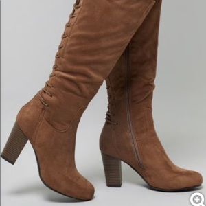 Brown knee lace up women’s size 7 boots